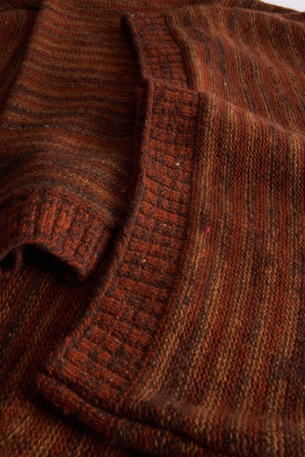 pull Inis Meain à col cheminée en laine et cachemire à rayures irrégulières sous bois