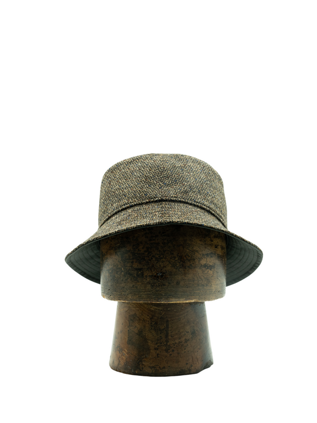 Reversible waterproof bucket hat in black herringbone tweed