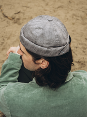 bonnet docker miki de chez Béton Ciré en denim gris herringbone
