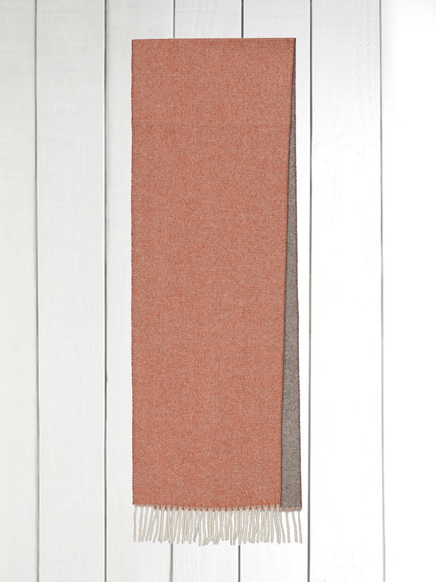 double-sided fringed cashmere scarf in bay on grey melange