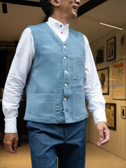 patch-pockets waistcoat in white and sky-blue honeycomb