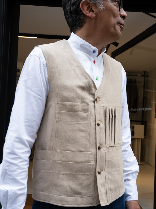 20-pocket waistcoat in natural double-faced cotton and linen twill