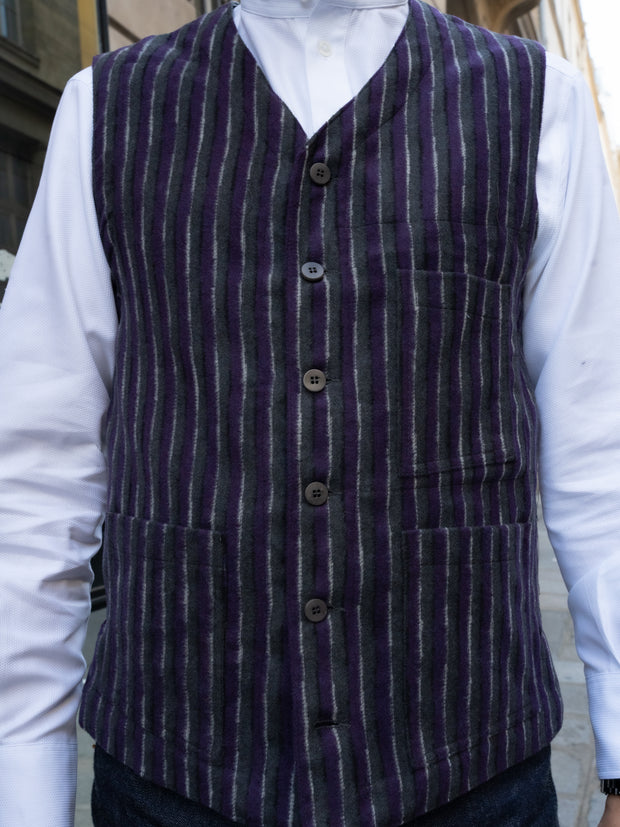 gilet à poches plaquées en laine grattée à rayures irrégulières violettes