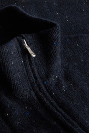 gilet zippé à col officier en laine et cachemire bleu profond moucheté Inis Meáin