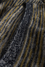 pull Inis Meain à col cheminée en laine et cachemire à rayures irrégulières marine et jaune