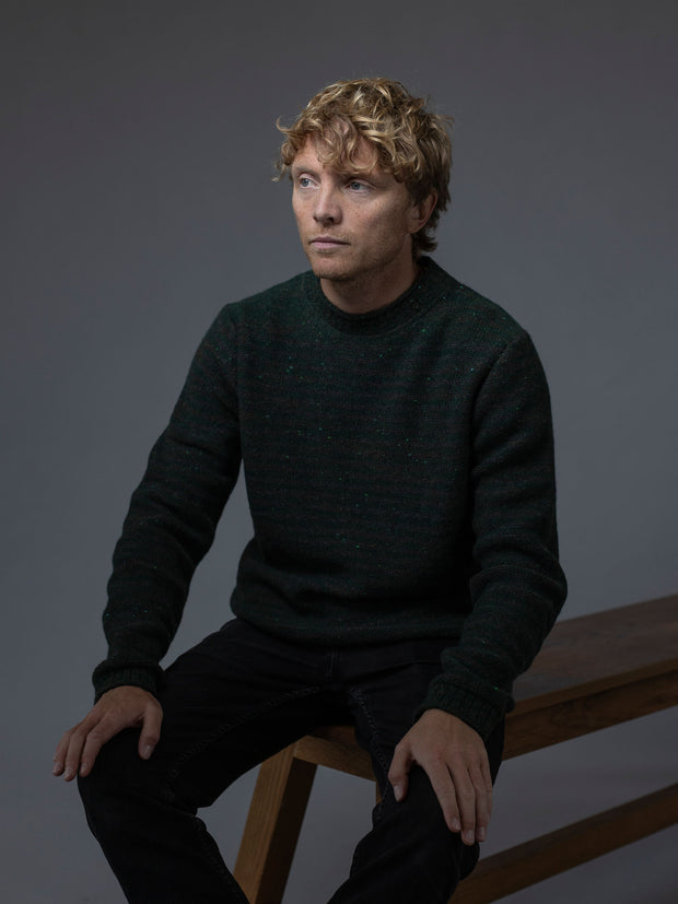 pull Inis Meain à col cheminée en laine et cachemire à rayures irrégulières blé tendre