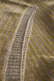 pull Inis Meain à col cheminée en laine et cachemire à rayures irrégulières blé mur