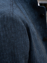 veste tyrol ajustée en toile pur lin bleu Dufy à chevrons noirs