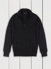 Chaud et confortable, ce pull à col camionneur en cachemire 10 fils va devenir votre seconde peau dès les premiers froids de l’automne. Col haut fermé par un zip, manches longues terminées par de larges bords à côtes.