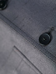 La soie shantung noire : une exclusivité hollington